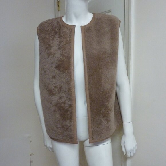 Theory Reversible Lamb Shearling Vest - Picture 8 of 11